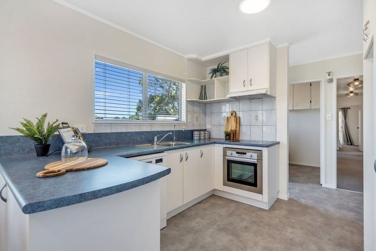 Photo of property in 18 Riverside Drive, Waiuku, 2123
