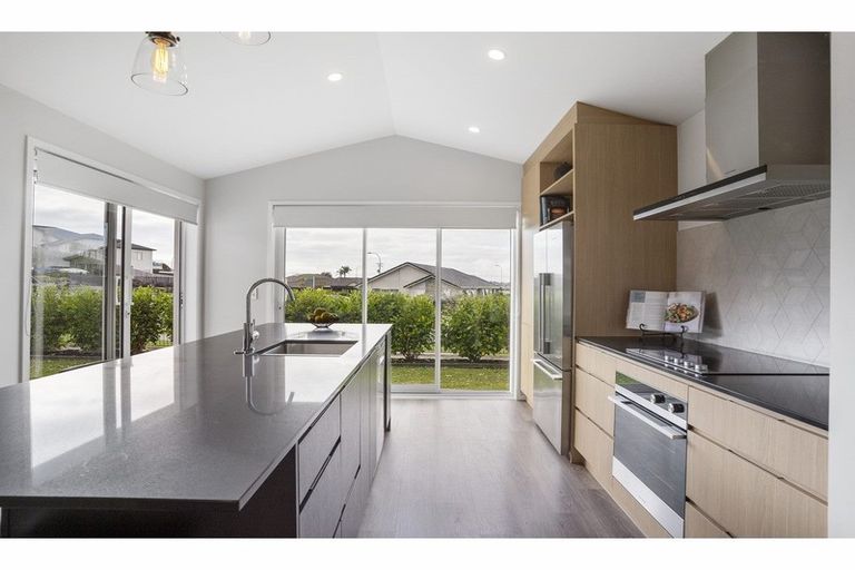 Photo of property in 5 Flavell Drive, Orewa, 0931