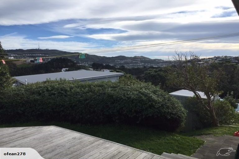 Photo of property in 26 Lyndfield Lane, Newlands, Wellington, 6037