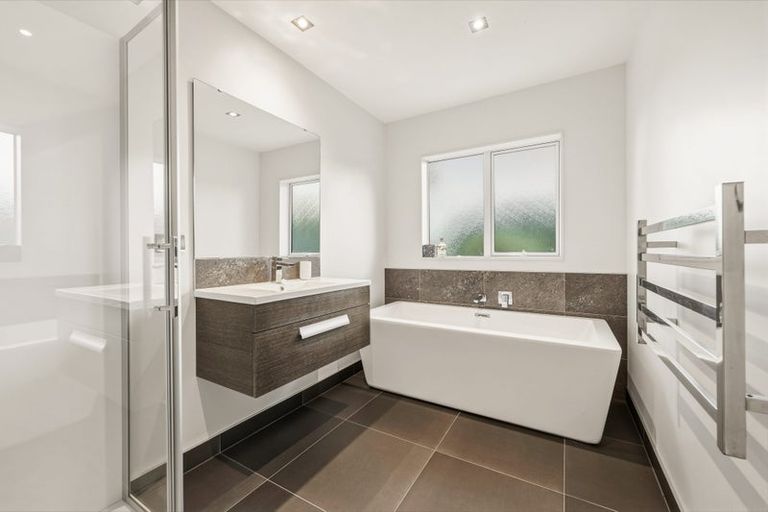 Photo of property in 1 Ngaire Close, Wainui, Silverdale, 0994
