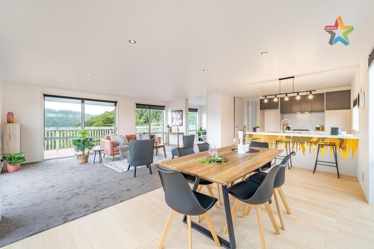 Photo of property in 18 Otonga Heights, Maungaraki, Lower Hutt, 5010