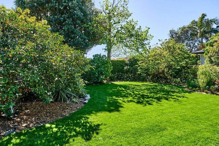 Photo of property in 21 Mahoe Street, Eastbourne, Lower Hutt, 5013