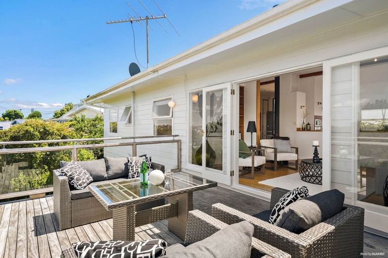 Photo of property in 68a Carlisle Road, Browns Bay, Auckland, 0630