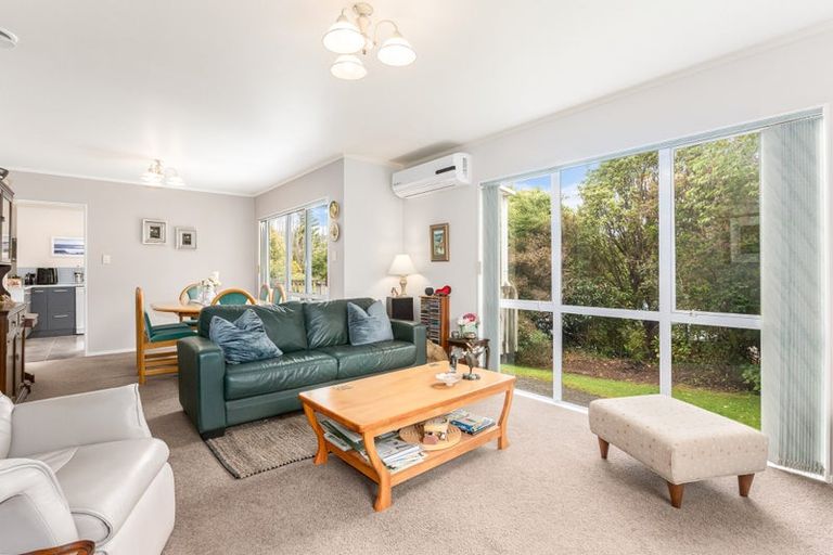 Photo of property in 21 Saunders Close, Whitby, Porirua, 5024