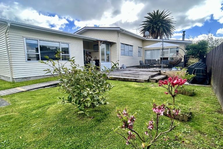 Photo of property in 18 Arawhata Road, Paraparaumu, 5032