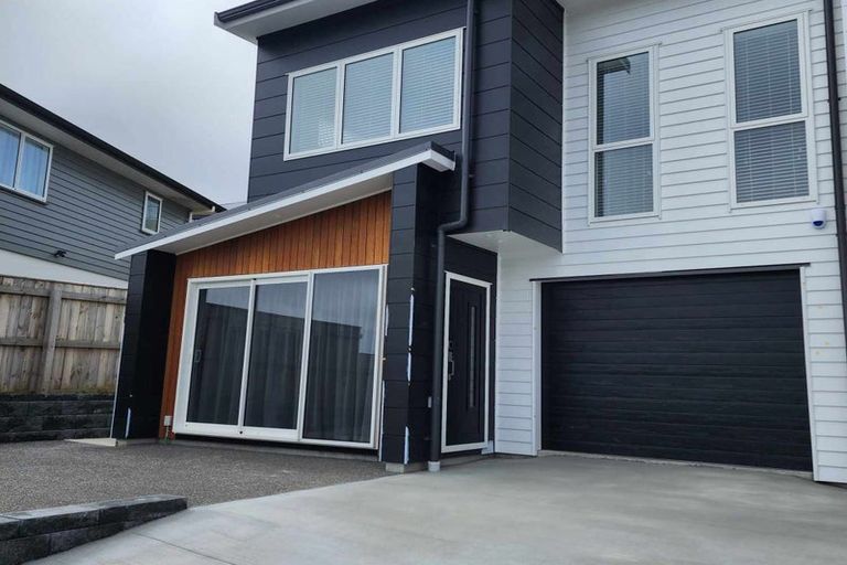 Photo of property in 115a Queen Charlotte Drive, Aotea, Porirua, 5024