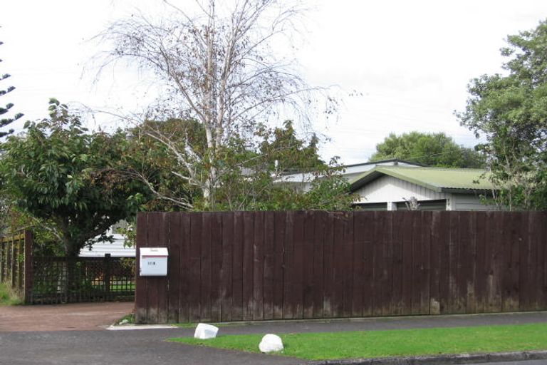Photo of property in 19 Flanshaw Road, Te Atatu South, Auckland, 0610