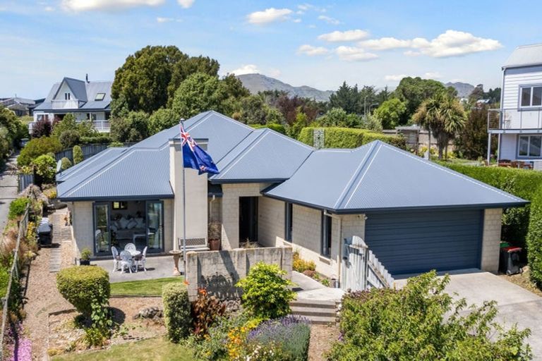 Photo of property in 21 James Drive, Diamond Harbour,  8971