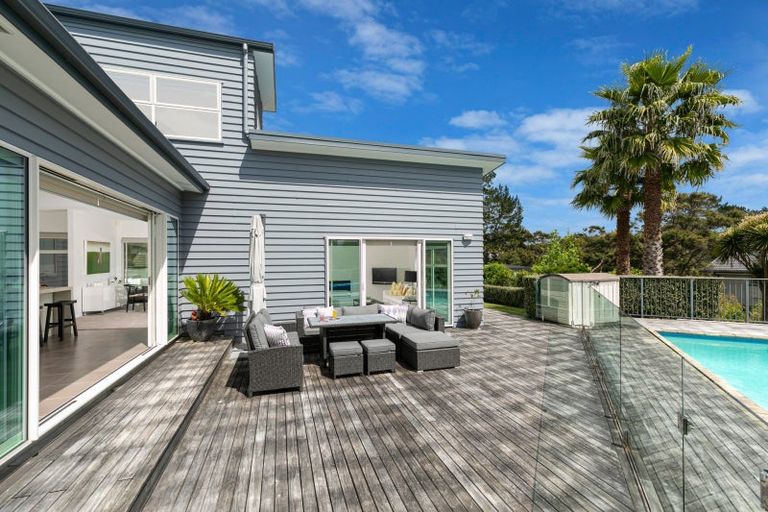 Photo of property in 17a Churchouse Road, Greenhithe, Auckland, 0632