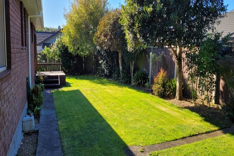 Photo of property in 17 Awanui Drive, Waikanae, 5036