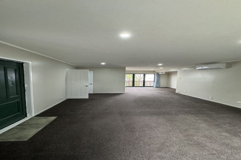 Photo of property in 302 Wairau Road, Glenfield, Auckland, 0629