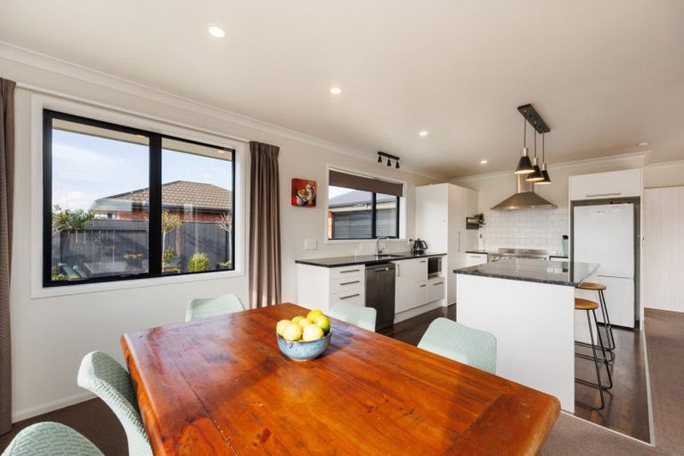 Photo of property in 35 Chestnut Close, Kelvin Grove, Palmerston North, 4414