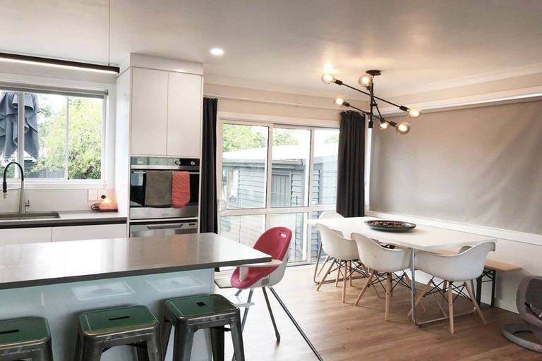 Photo of property in 11 Lindis Place, Mangere Bridge, Auckland, 2022