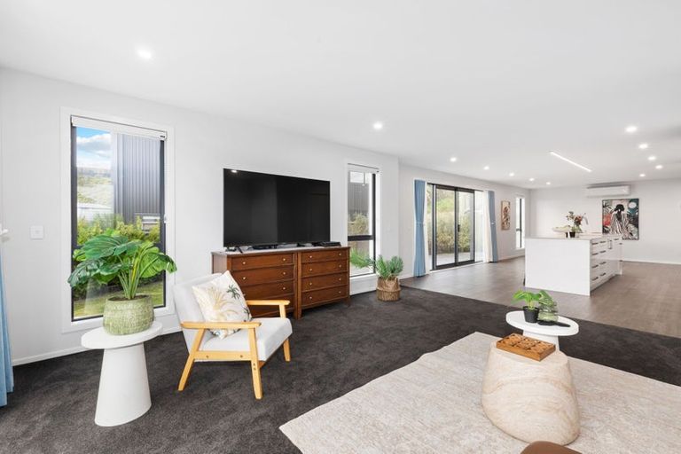 Photo of property in 2b Kaiaho Close, Aotea, Porirua, 5024