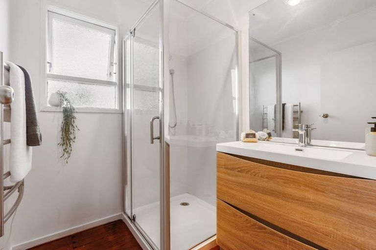 Photo of property in 1/49 Fairclough Road, Beach Haven, Auckland, 0626