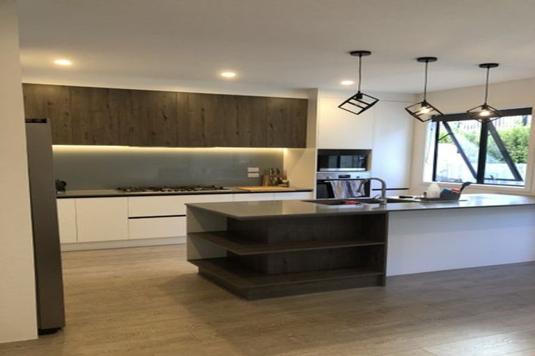 Photo of property in 15 Pohewa Road, Silverdale, 0932