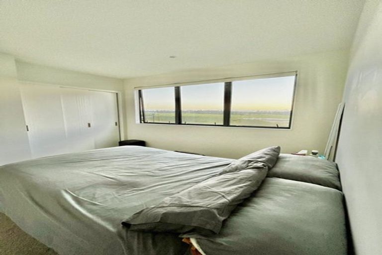 Photo of property in 98 Tarapuka Road, Westgate, Auckland, 0814