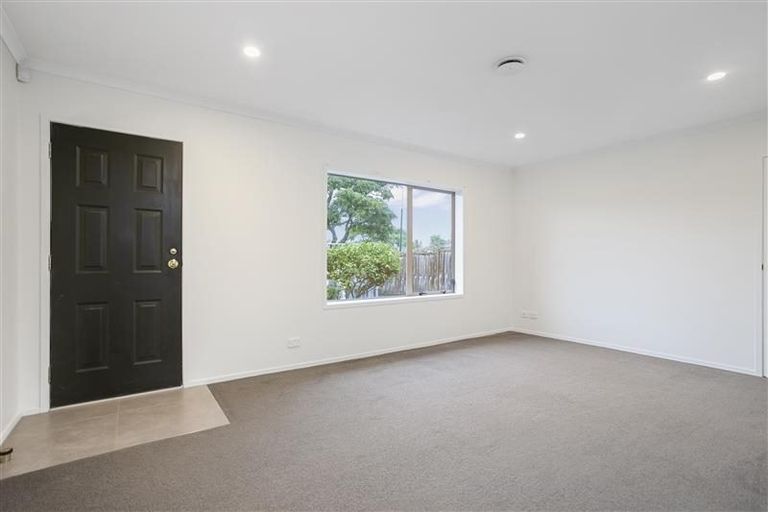 Photo of property in 14 Russett Grove, Henderson, Auckland, 0612