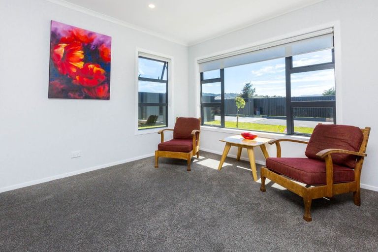 Photo of property in 16 Whitten Way, Wallaceville, Upper Hutt, 5018
