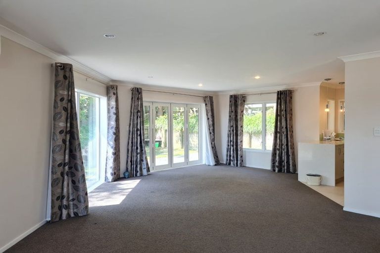 Photo of property in 873a Beach Road, Waiake, Auckland, 0630