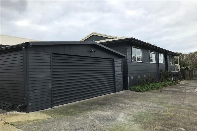 Photo of property in 42a Forest Hill Road, Henderson, Auckland, 0612