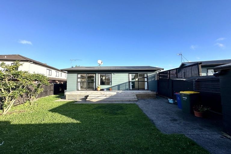 Photo of property in 19a Glenhaven Place, Te Atatu Peninsula, Auckland, 0610