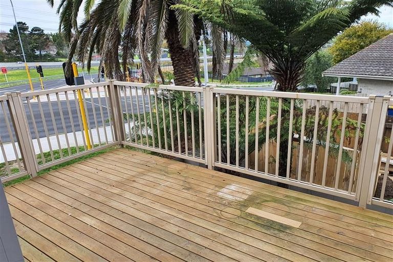 Photo of property in 54 Makora Road, Massey, Auckland, 0614