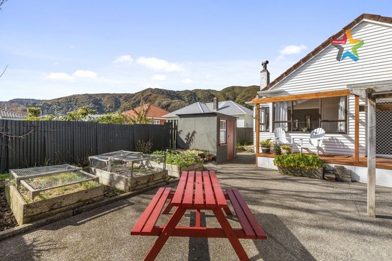 Photo of property in 2 Frickleton Grove, Waterloo, Lower Hutt, 5011