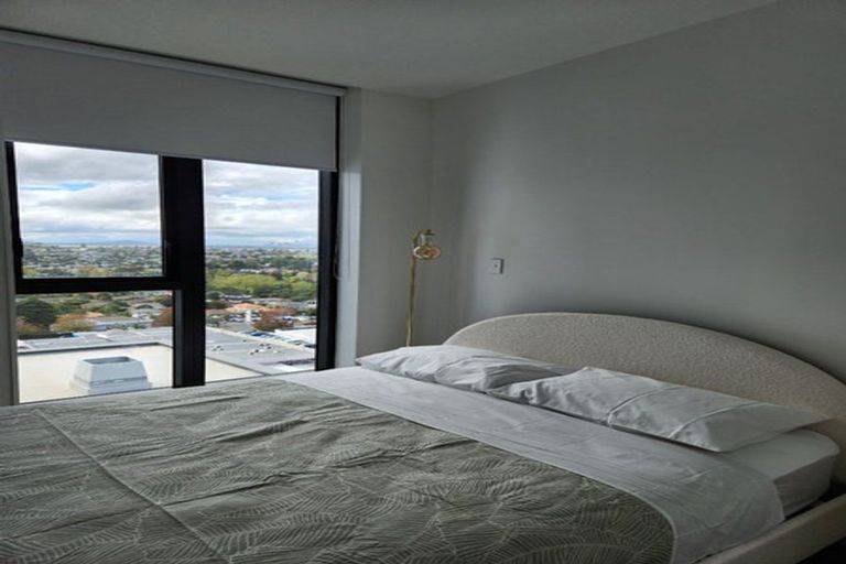 Photo of property in 1 Buscomb Avenue, Henderson, Auckland, 0610