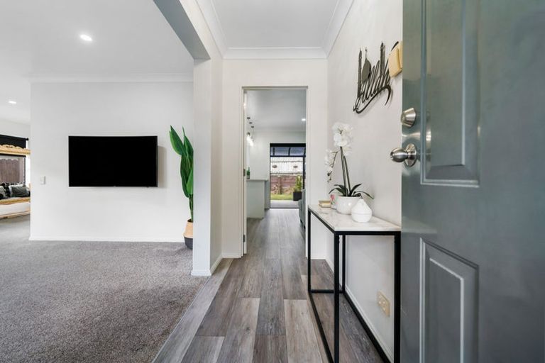 Photo of property in 82 Hillwell Drive, Henderson, Auckland, 0612