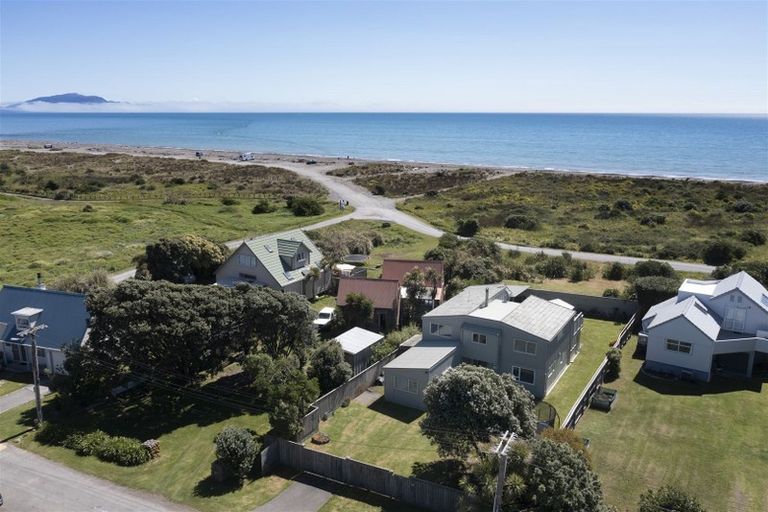 Photo of property in 49 Kapiti Lane, Otaki Beach, Otaki, 5512