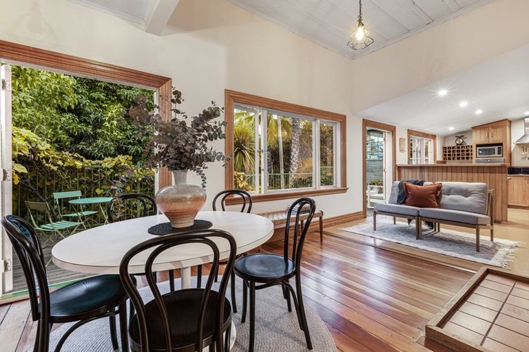 Photo of property in 32 Hastings Parade, Devonport, Auckland, 0624