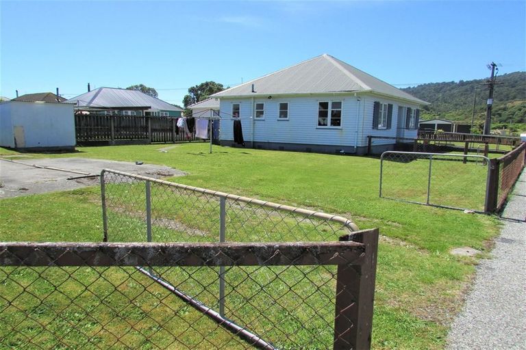 Photo of property in 15 Lynch Street, Cobden, Greymouth, 7802