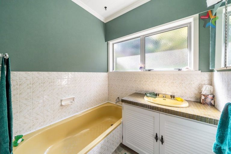 Photo of property in 18 Mimihau Grove, Wainuiomata, Lower Hutt, 5014