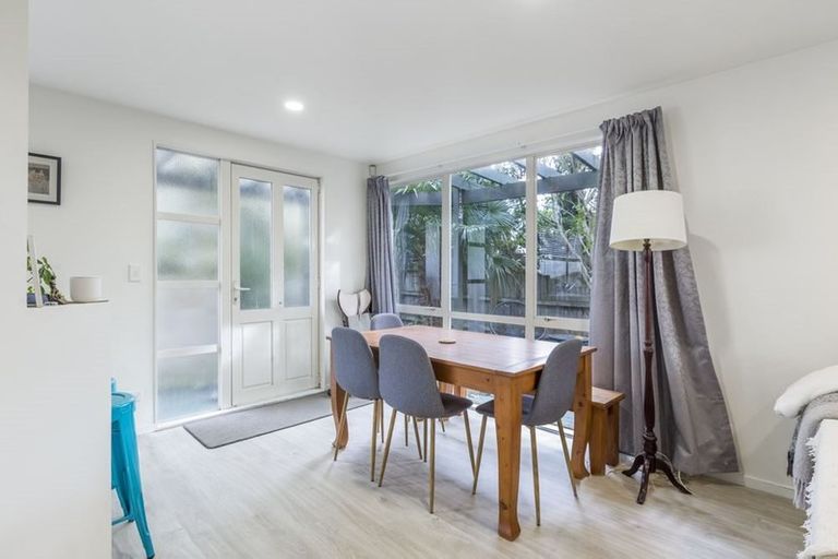 Photo of property in 18b Holiday Road, Stanmore Bay, Whangaparaoa, 0932