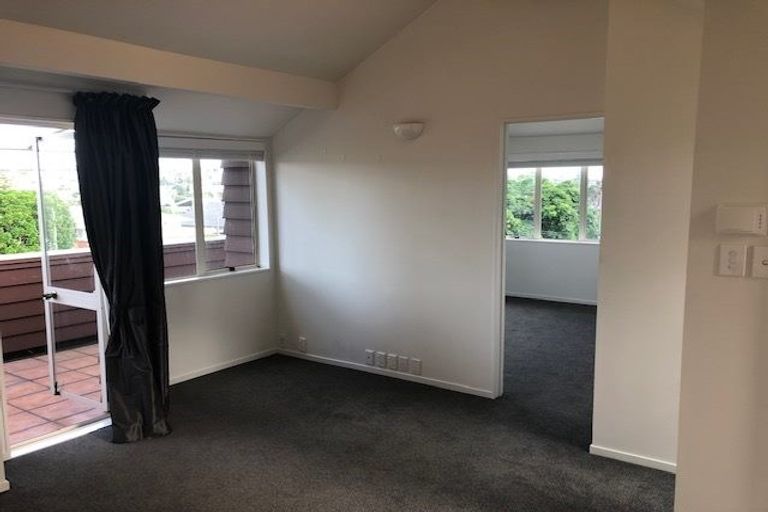 Photo of property in 10 Dodson Avenue, Milford, Auckland, 0620