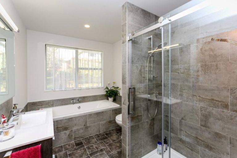 Photo of property in 22 Cowling Road, Hurdon, New Plymouth, 4310