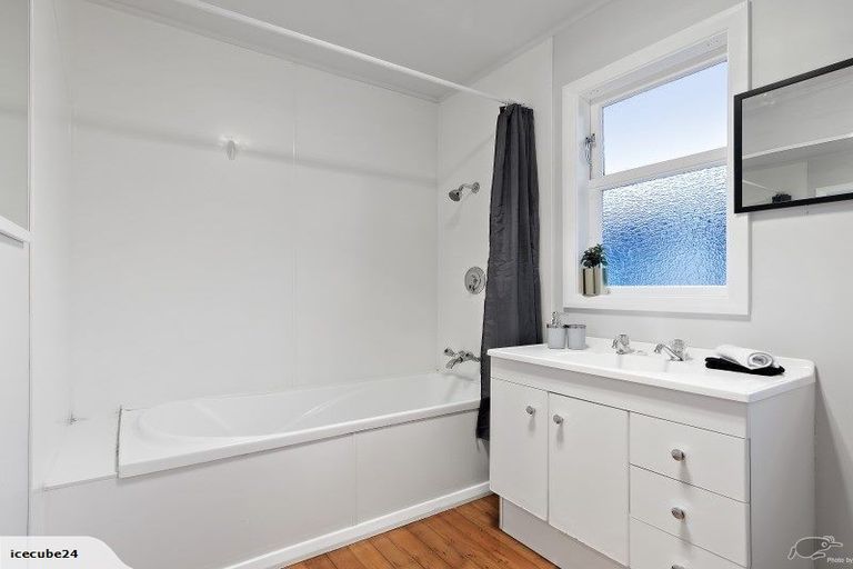 Photo of property in 125 Broderick Road, Johnsonville, Wellington, 6037