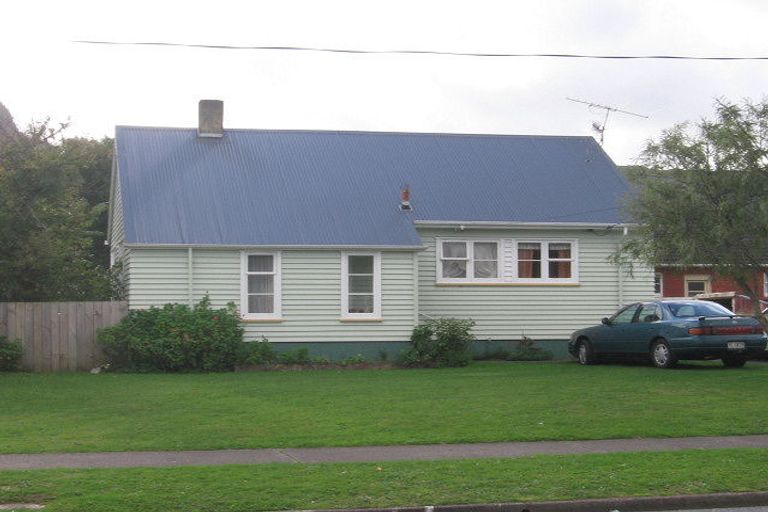 Photo of property in 25 Reynolds Street, Taita, Lower Hutt, 5011