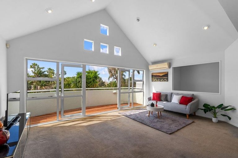 Photo of property in 1/16 Sailfish Drive, West Harbour, Auckland, 0618