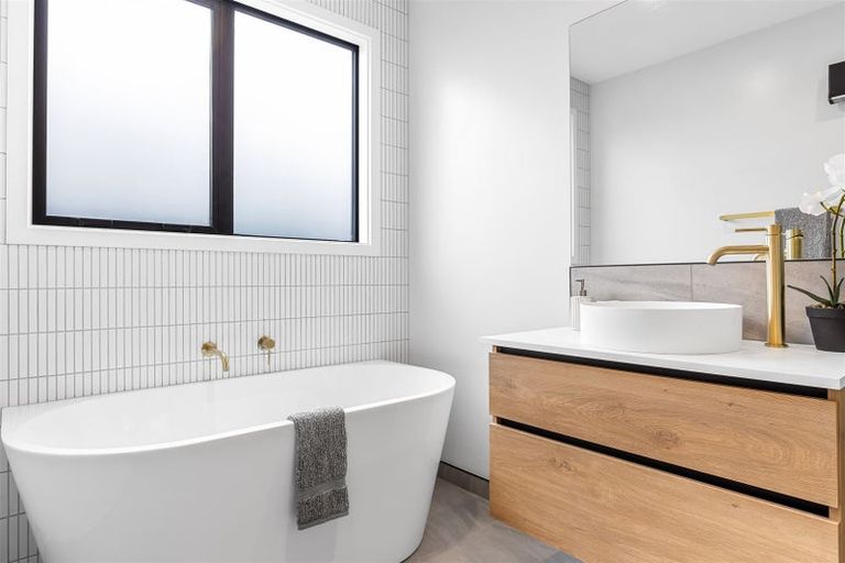 Photo of property in 18 Ellmers Street, Woodend, 7691