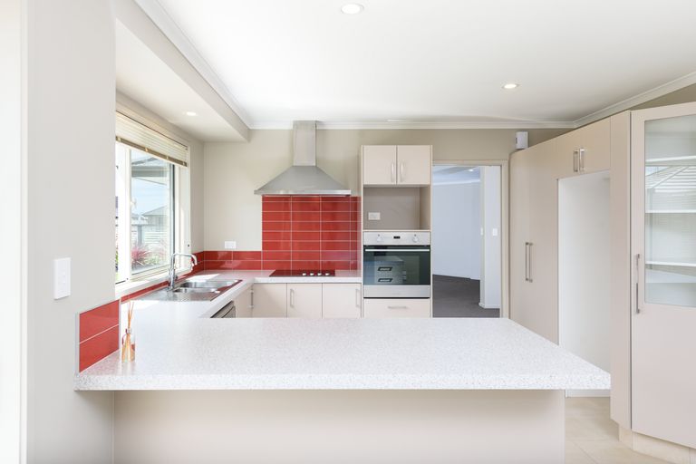 Photo of property in 28 Rainey Crescent, Papamoa Beach, Papamoa, 3118
