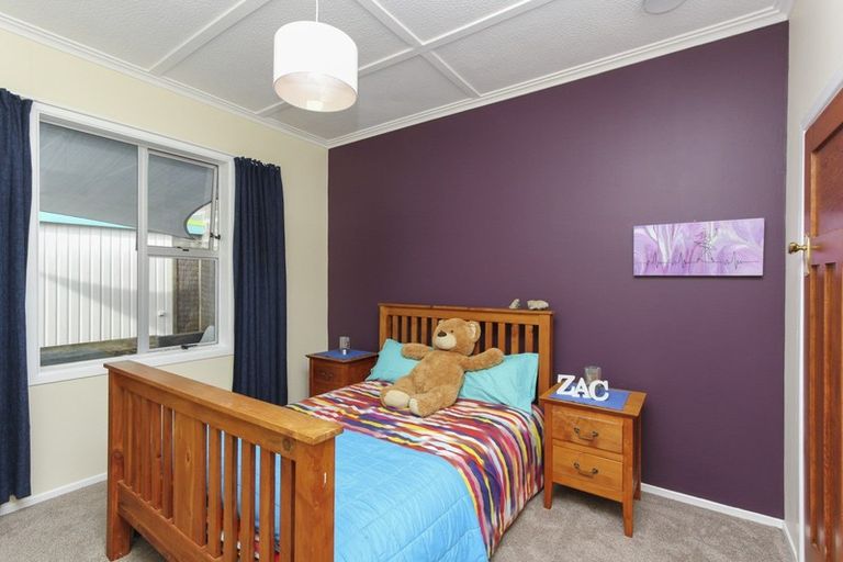 Photo of property in 61 Pioneer Road, Moturoa, New Plymouth, 4310