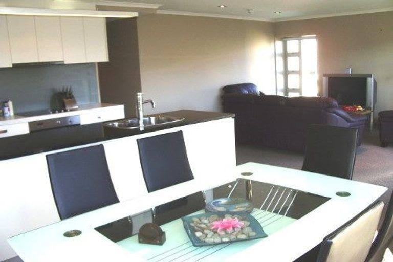 Photo of property in Bellagio Apartments, 8a/39 Taranaki Street, Te Aro, Wellington, 6011