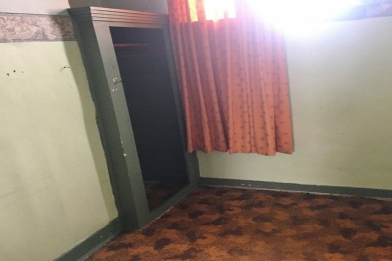 Photo of property in 33 Reid Road, South Dunedin, Dunedin, 9012