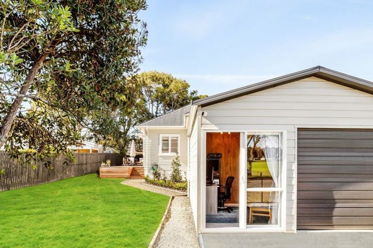 Photo of property in 15 Edward Street, Riverhead, 0820