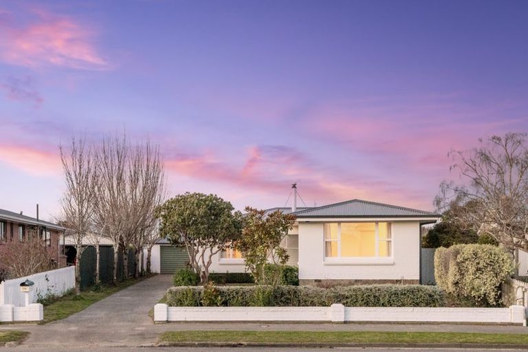 Photo of property in 126 Kendal Avenue, Burnside, Christchurch, 8053