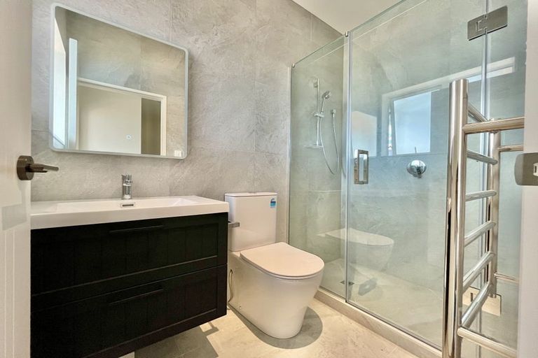 Photo of property in 7b Hanson Place, West Harbour, Auckland, 0618