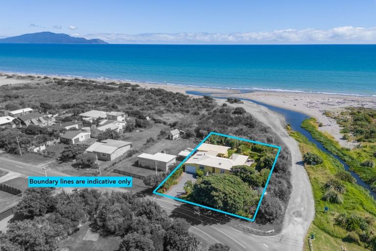 Photo of property in 1 Rodney Avenue, Te Horo Beach, Otaki, 5581