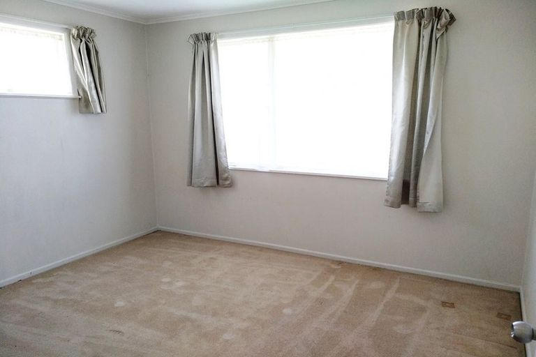 Photo of property in 20a Roberts Road, Te Atatu South, Auckland, 0610